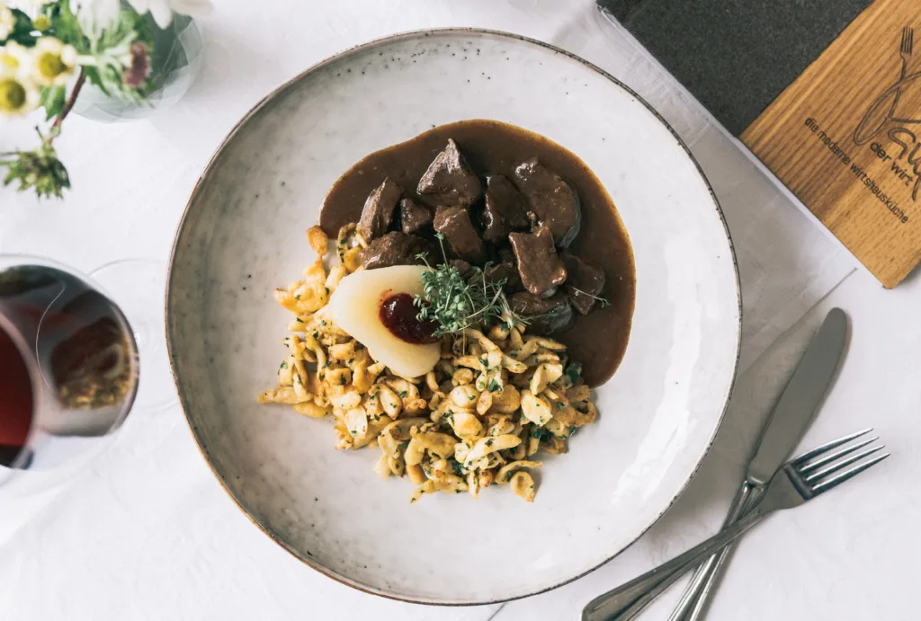 Wildragout mit Spätzle